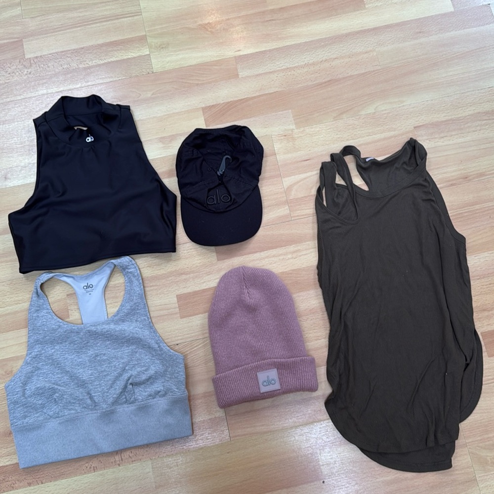 Alo Yoga 1x tops 2x hats / beanie and 2 x bras